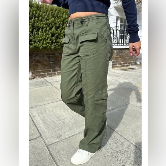 Brandy Melville Kim Cargo Pants Military Green One Size NWT - Picture 1 of 14